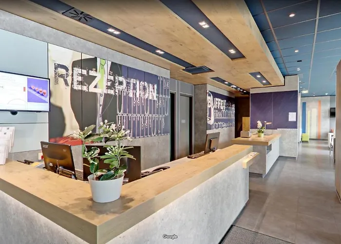 酒店 宜必思快捷柏林亚历山大广场酒店 *